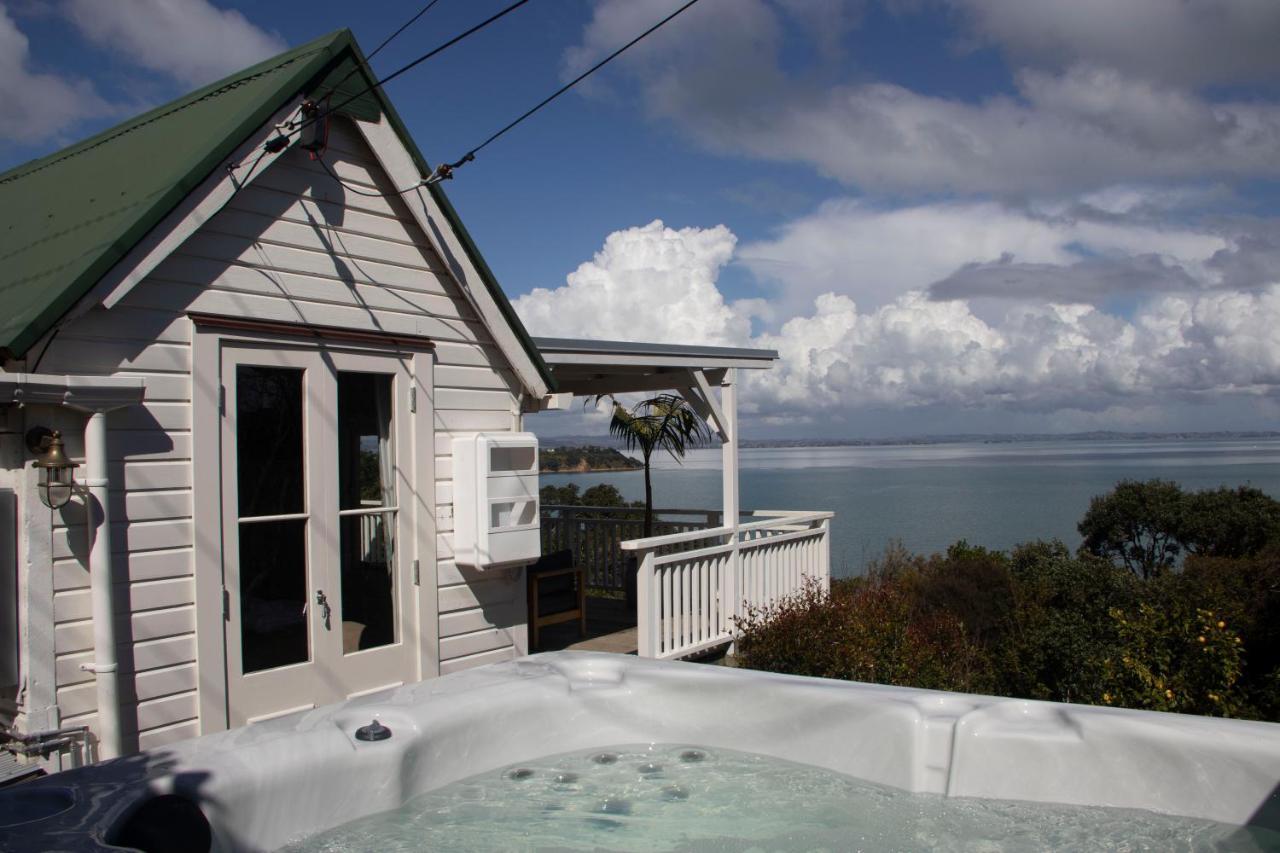 The Settlers Hut Villa Oneroa Exteriör bild